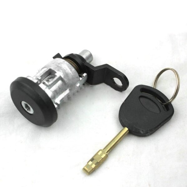 Isuzu auto parts Jiangling Ford Transit door lock cylinder left door lock brand new door lock