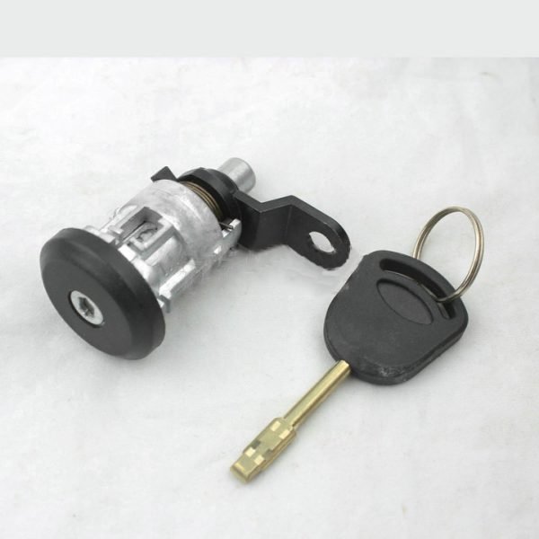 Isuzu auto parts Jiangling Ford Transit door lock cylinder left door lock brand new door lock - Image 3