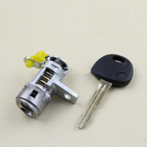 Kia K2 left door lock car lock cylinder car left door lock car full car lock driving door lock car door is pried