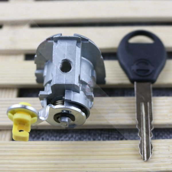 Nissan new Tiida Yida car left door lock cylinder central control car lock lock cylinder 08 Tiida door lock - Image 4
