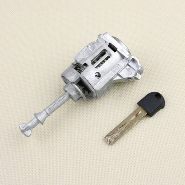Toyota Crown left door lock Crown owner driver's door lock cylinder Crown inner milling four-track practice car lock
