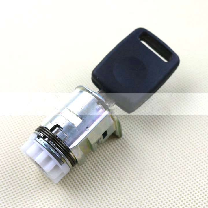 Volkswagen Audi A6L left door lock new main driver central control door car door lock Volkswagen inner milling slot lock - Image 3