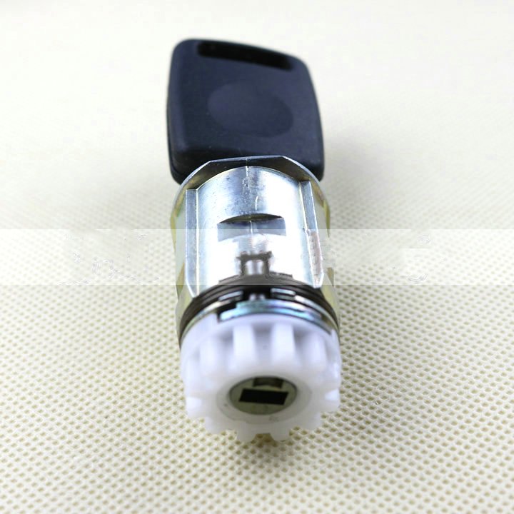 Volkswagen Audi A6L left door lock new main driver central control door car door lock Volkswagen inner milling slot lock - Image 4